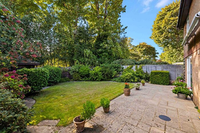 4 Bedroom Detached House For Sale In Langridge Drive, East Grinstead, RH19