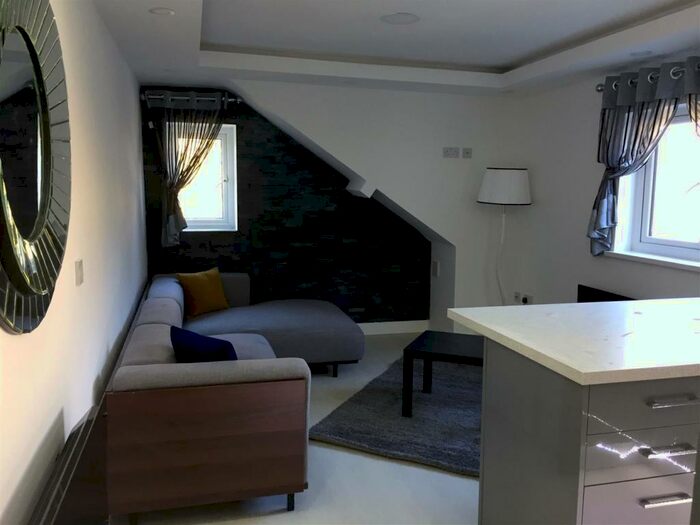 1 Bedroom Flat To Rent In Richmond Road, Cardiff, CF24