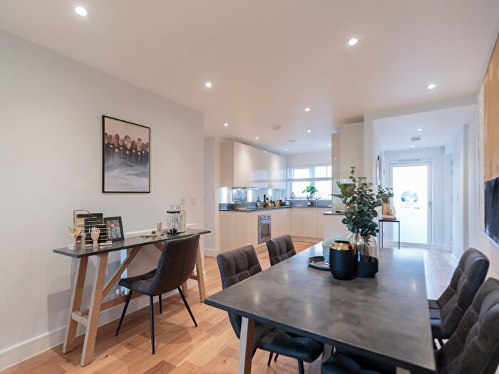 1 Bedroom Flat For Sale In Mullins Place, London, SW4