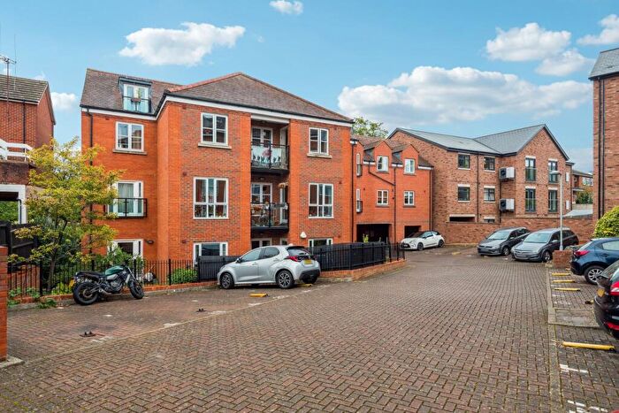 2 Bedroom Apartment For Sale In Bancroft, Hitchin, SG5