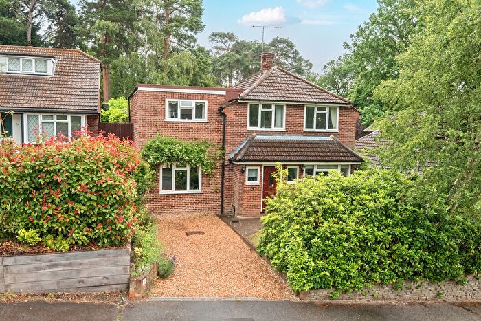 4 Bedroom Detached House For Sale In Pine Tree Hill, Pyrford, GU22