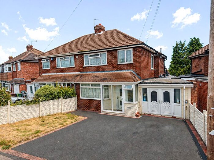 3 Bedroom Semi-Detached House For Sale In Chapel Avenue, Walsall, WS8