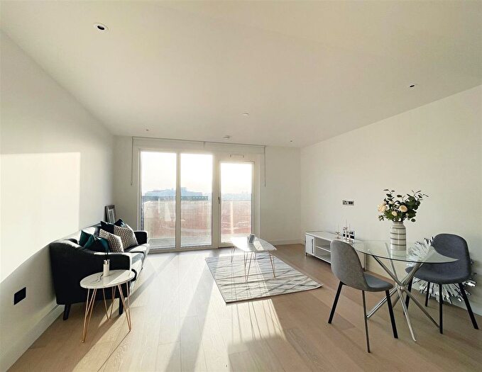 1 Bedroom Flat To Rent In Fountain Park Way, London, W12