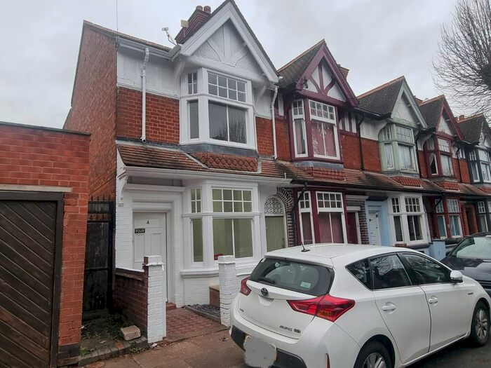 Houses for sale in Sandringham Avenue, LE4, Leicester