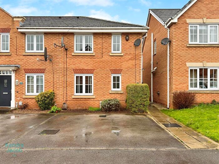 3 Bedroom End Of Terrace House For Sale In Samian Close, Worksop, S81