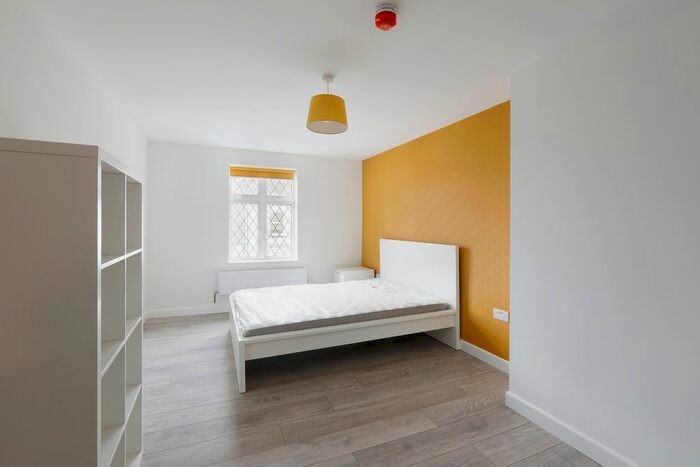 Studio To Rent In Newport Road, Burgess Hill, RH15