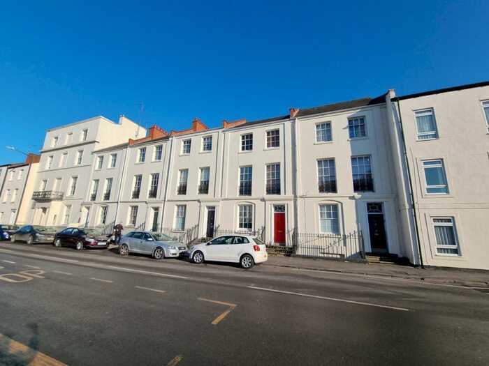 6 Bedroom Terraced House To Rent In Grove Place, CV31