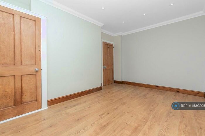2 Bedroom Flat To Rent In Gedling House, London, SE22
