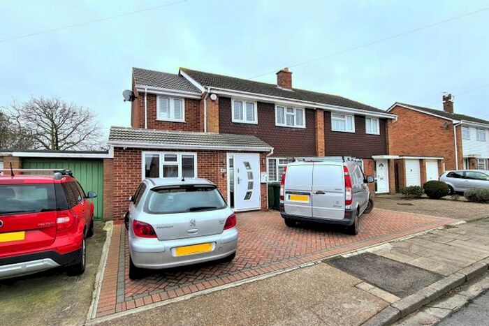 1 Bedroom Flat To Rent In Jordans Close, Stanwell, Staines, TW19