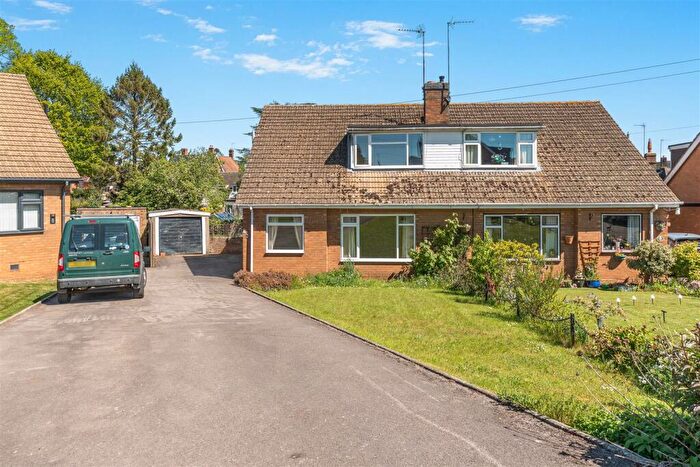 4 Bedroom Semi-Detached Bungalow For Sale In The Close, Chipping Warden - Tucked Away Spot, OX17