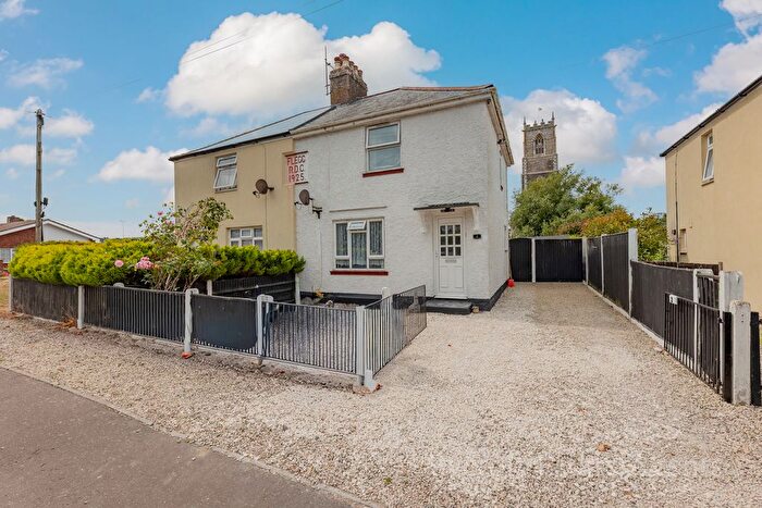 3 Bedroom Semi Detached House For Sale In Empsons Loke, Winterton-On-Sea, NR29