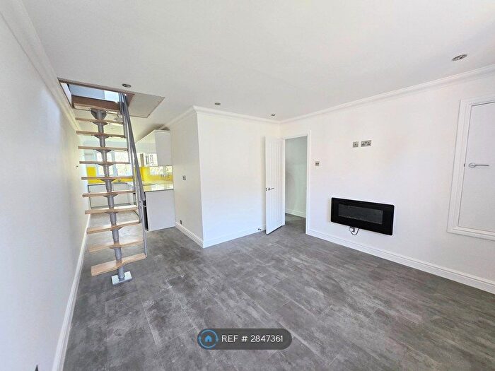 1 Bedroom Maisonette To Rent In Pine Grove, Gillingham, ME7