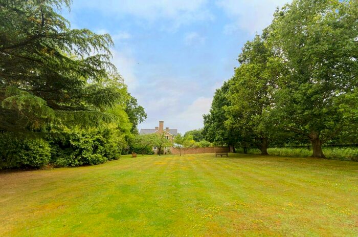 1 Bedroom Flat To Rent In Kingston Hill Place, Kingston, Kingston Upon Thames, KT2