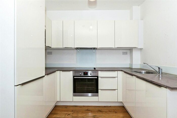 1 Bedroom Flat For Sale In Market Street, Maidenhead, Berkshire, SL6