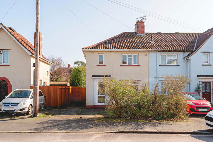 3 Bedroom Semi Detached House For Sale In Coleford Road, Southmead, Bristol, BS10