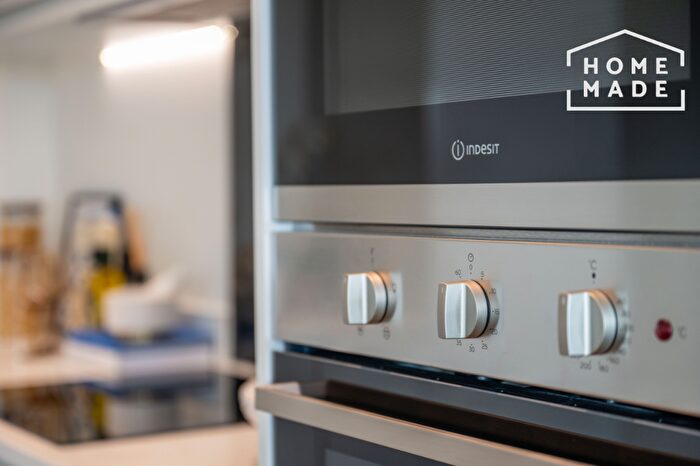 1 Bedroom Flat To Rent In River View, TW18