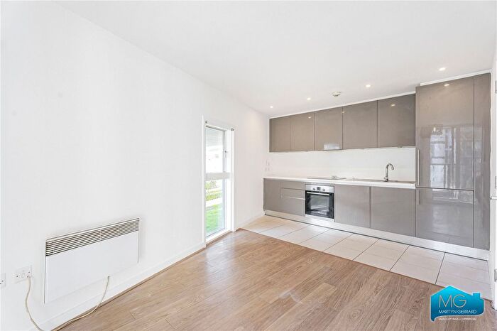 2 Bedroom Flat To Rent In Chadwell Lane, Hornsey, London, N8