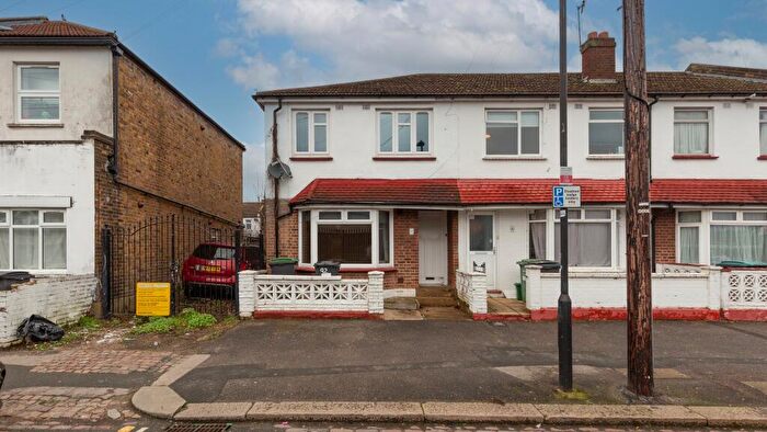 3 Bedroom End Of Terrace House For Sale In Church Road, Tottenham, London, N17