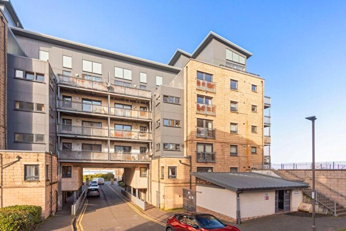 3 Bedroom Flat For Sale In / Hawkhill Close, Lochend, Edinburgh, EH7