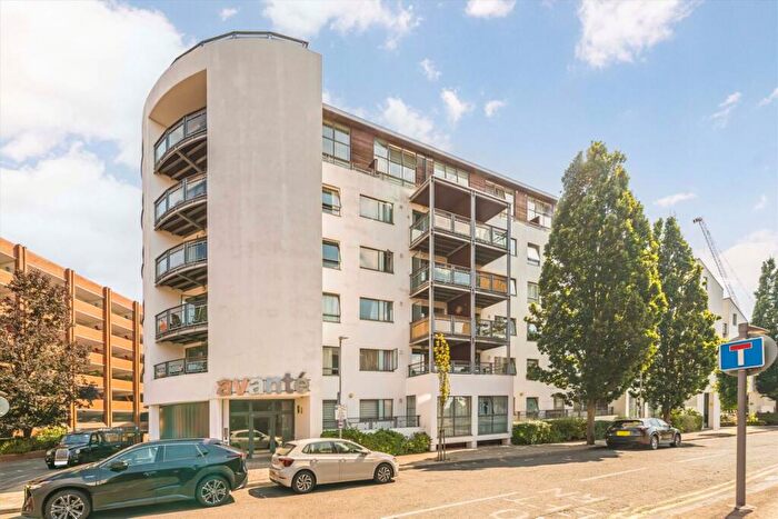 2 Bedroom Flat To Rent In The Bittoms, Kingston Upon Thames, KT1