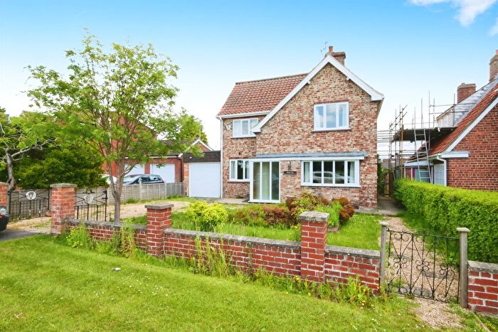 3 Bedroom Detached House For Sale In Sutton Road, Wigginton, York, YO32
