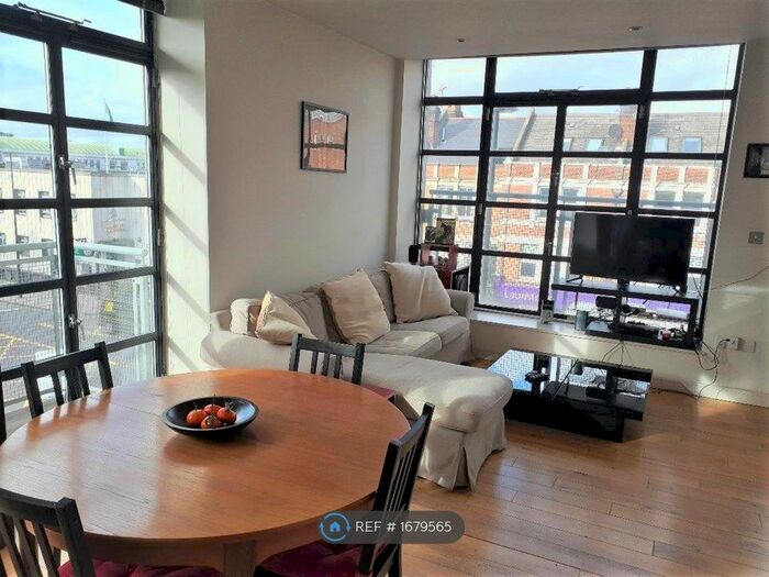 2 Bedroom Flat To Rent In Lavender Hill, London, SW11
