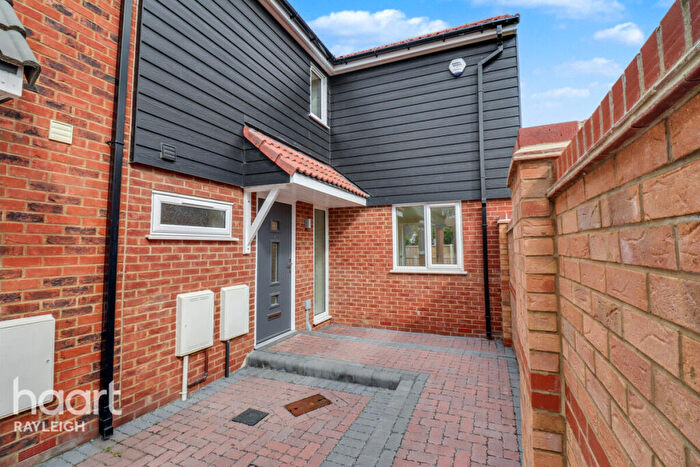 3 Bedroom End Of Terrace House For Sale In Fairview Crescent, Rayleigh, SS6
