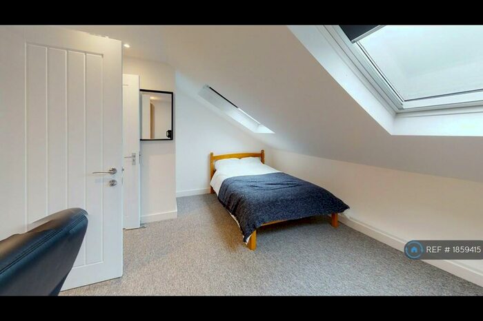 7 Bedroom Terraced House To Rent In Hudson Road, Southsea, PO5