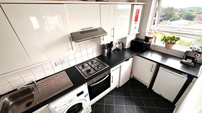 2 Bedroom Apartment To Rent In Redbridge Lane East, Ilford, London, IG4