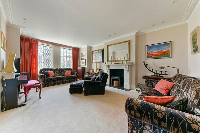 3 Bedroom Flat To Rent In The Orchard, W4