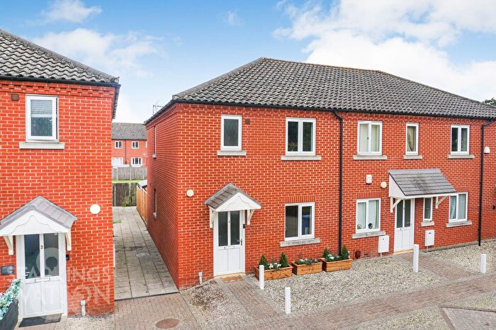 4 Bedroom Semi-detached House For Sale In Salvin Court, Earlham Green Lane, Norwich, NR5