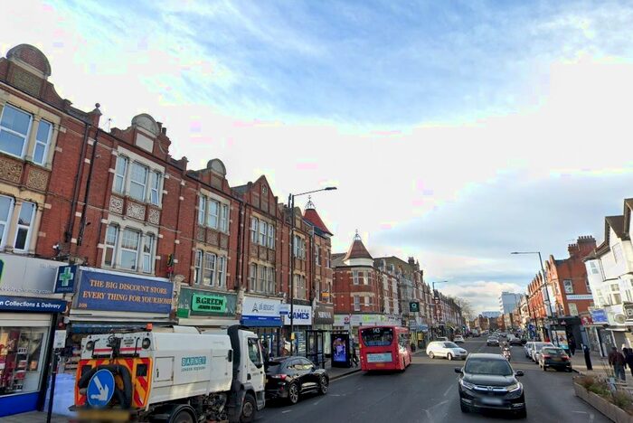 Studio To Rent In Ballards Lane, London, N3