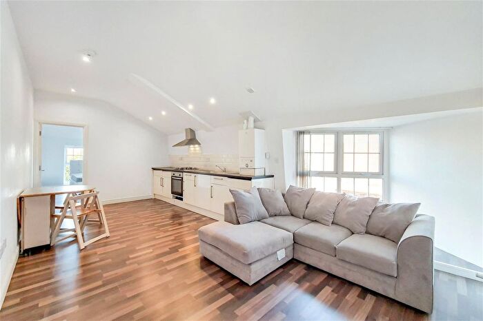 1 Bedroom Flat To Rent In King Street, Twickenham, TW1