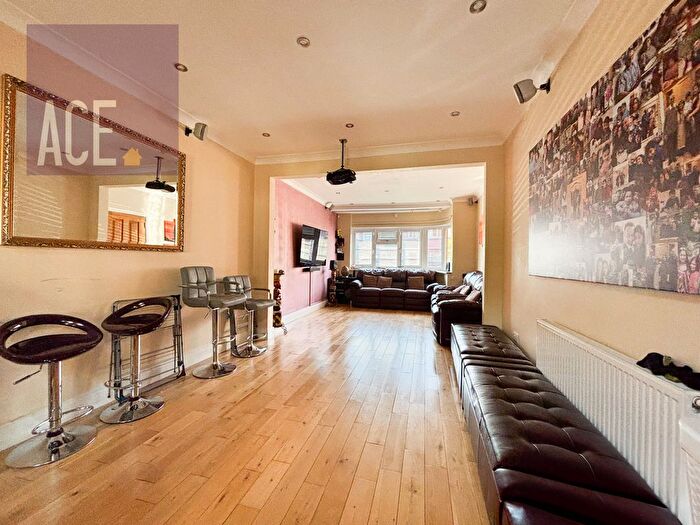 4 Bedroom Semi-Detached House To Rent In Cheyneys Avenue, Edgware, HA8