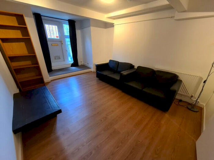 2 Bedroom House To Rent In Kensington Terrace, Leeds, LS6