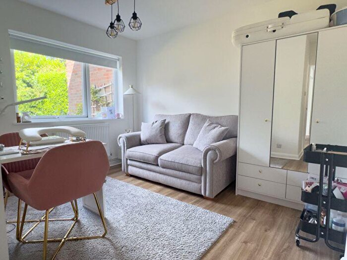 2 Bedroom Flat For Sale In Felpham, West Sussex, PO22