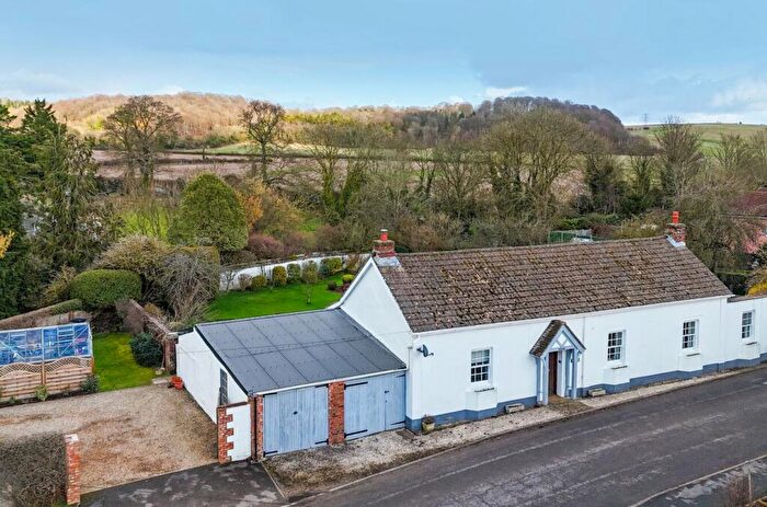 4 Bedroom Detached Bungalow For Sale In High Street, Shipton Bellinger, Tidworth, SP9