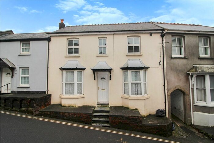 2 Bedroom Flat To Rent In Chapel Street, Holsworthy, EX22