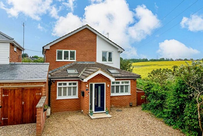 4 Bedroom Detached House For Sale In Dunstable Road, Caddington, LU1