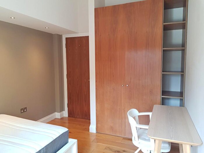 2 Bedroom Flat To Rent In Chalk Farm Road, London, NW1