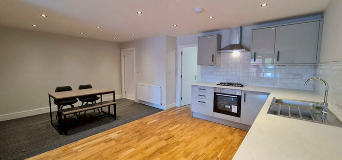 1 Bedroom Apartment To Rent In Kirkstall Lane, Leeds, West Yorkshire, LS5