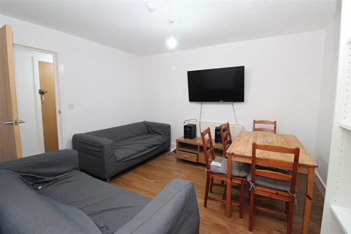 5 Bedroom Flat To Rent In Miskin Street, Cathays, Cardiff, CF24