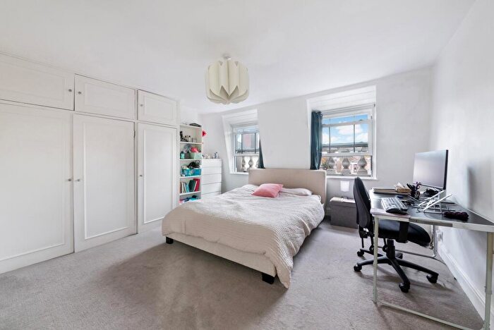 1 Bedroom Flat For Sale In Poplar High Street, London, E14