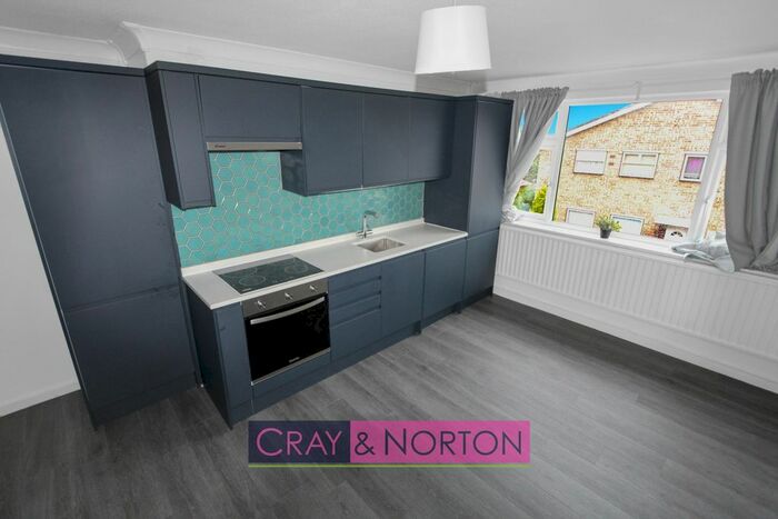 3 Bedroom Maisonette To Rent In Pampisford Road, South Croydon, CR2