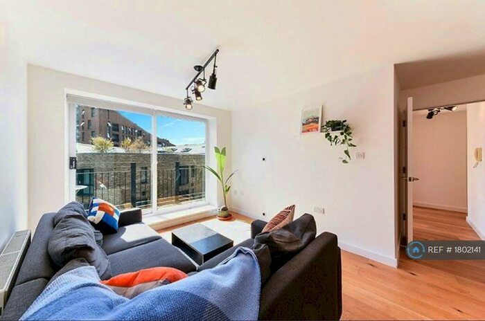 2 Bedroom Flat To Rent In Hackney Road, London, E2