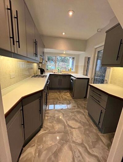 4 Bedroom Detached House To Rent In Brighton Road, Purley, London, CR8