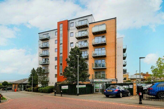 2 Bedroom Apartment To Rent In Queen Mary Avenue, London, E18