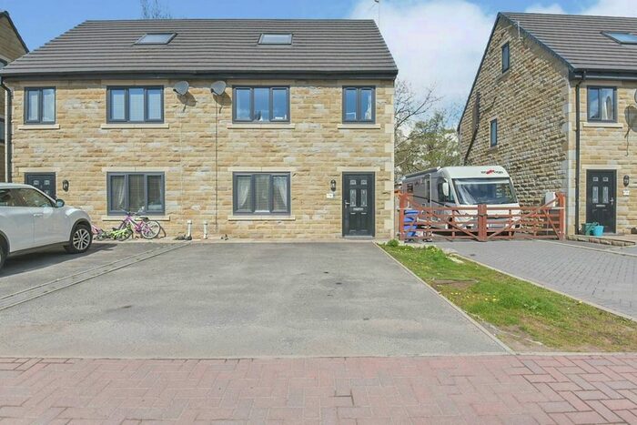 3 Bedroom Semi-Detached House To Rent In Fox Park Lane, Rochdale, Lancashire, OL16