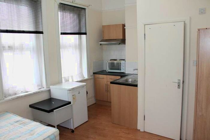 Flat To Rent In Green Lanes, Palmers Green, N13