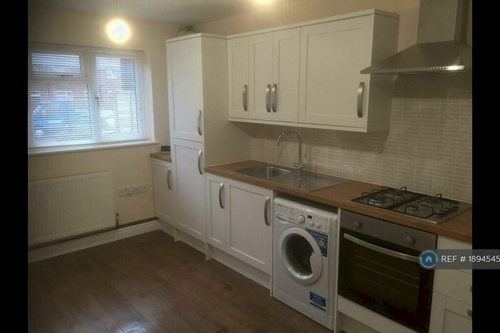 1 Bedroom Flat To Rent In London Road, Camberley, GU15